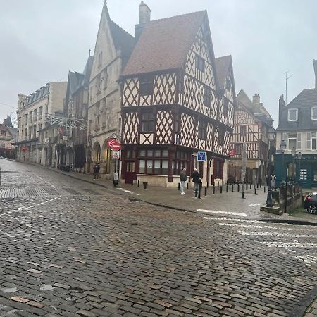 Charmant T2 Plein Centre Ville Et Proche Gare Bourges Exterior photo