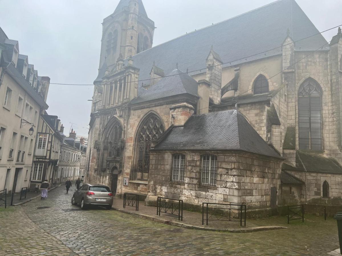Charmant T2 Plein Centre Ville Et Proche Gare Bourges Exterior photo